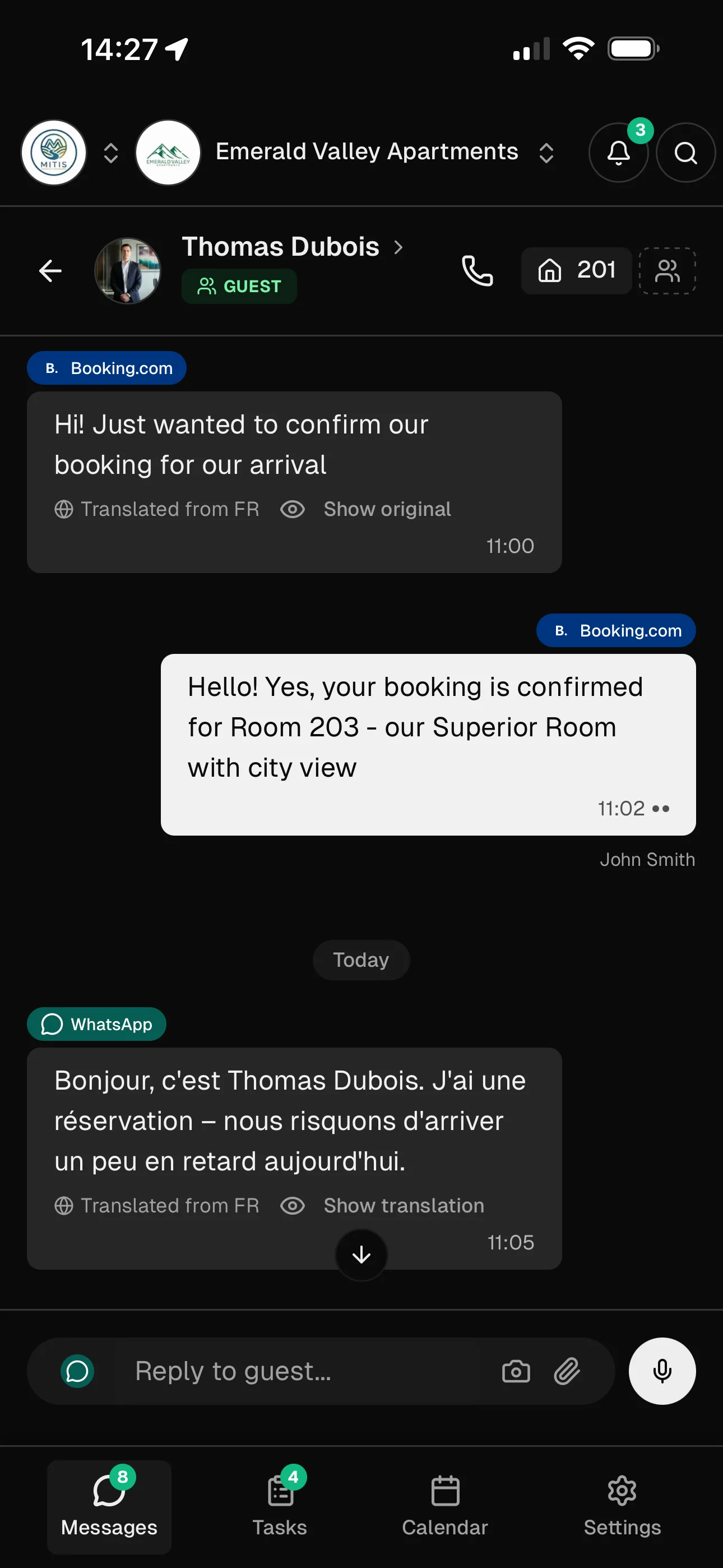 Casella unica Vidimo: una conversazione tra Booking.com e WhatsApp con traduzione automatica dal francese